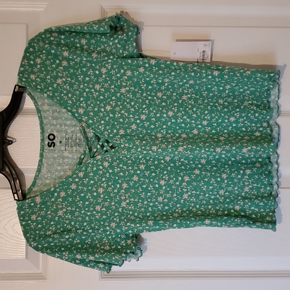 Juniors Medium, lace up front knit top. Green with floral print. NWT - Picture 4 of 6